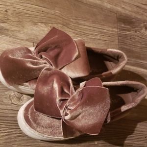 JSLIDES ANNABELLE VELVET BOW SNEAKER